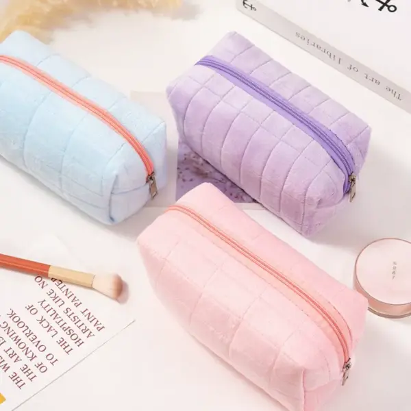 O1CN01vWFTk71gVNWMsllWt_!!2219382714147-0-cib.jpg_ Velvet Makeup Bag